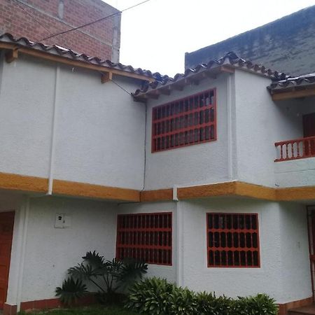Casa Hotel Palmas Del Estadio 2 Medellín Extérieur photo