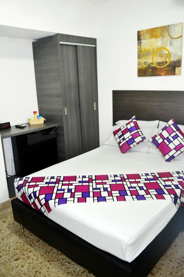Casa Hotel Palmas Del Estadio 2 Medellín Extérieur photo
